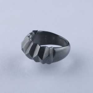 TRILOBYTE RING dark silver
