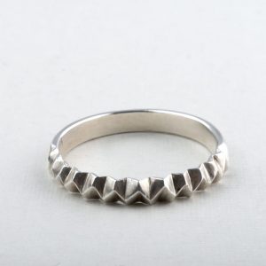TRILOBYTE SKINNY RING